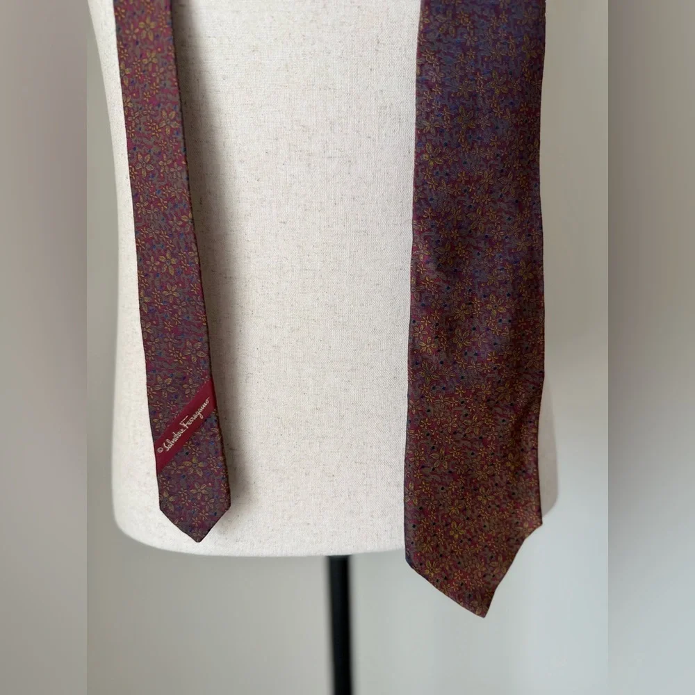 Gucci, Salvatore Ferragamo, Gino Versache, Burberry Men Tie’s Set - Picture 9 of 12